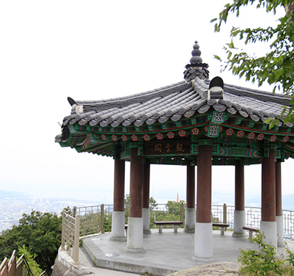 관운각전경